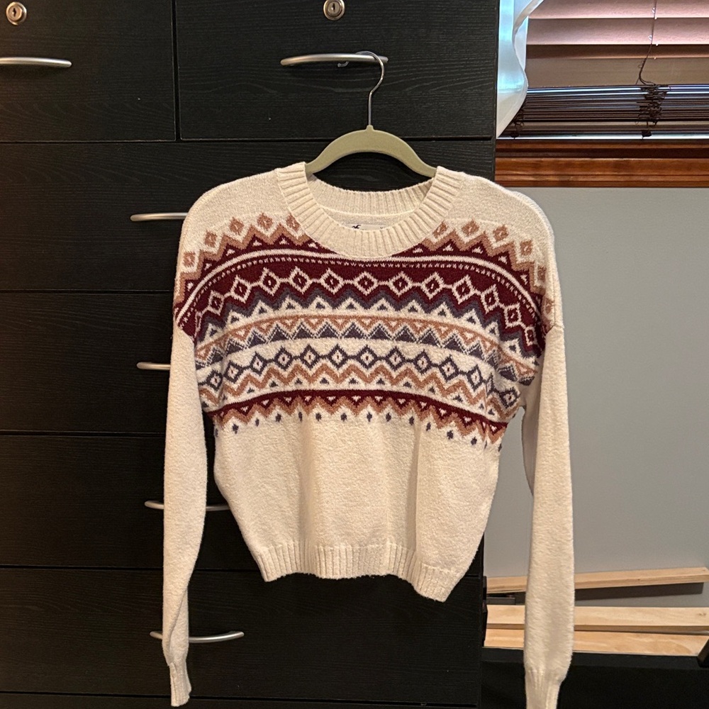 Hollister Women's Sweater - Cream, Red, Blue